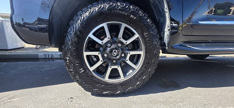 2009 Lexus LX · LX 570 Sport Utility 4D in Hayward, CA (photo 5) — photo 5