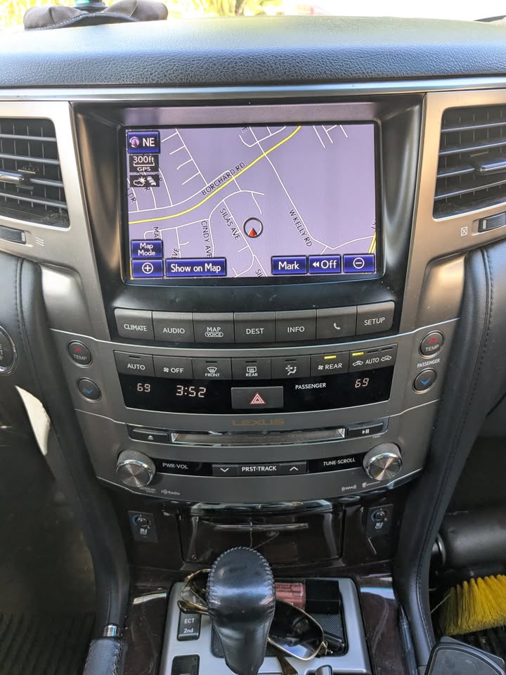 2013 Lexus LX · LX 570 Sport Utility 4D in Newbury Park, CA (photo 5) — photo 5
