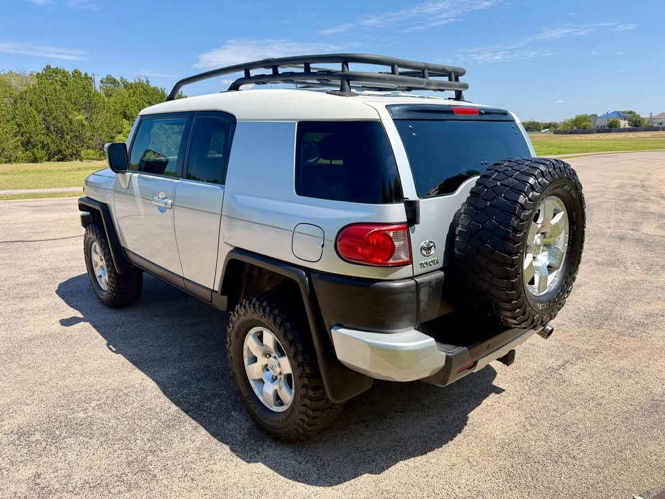 2007 Toyota FJ Cruiser · Sport Utility 2D in Leander, TX (photo 5) — photo 5