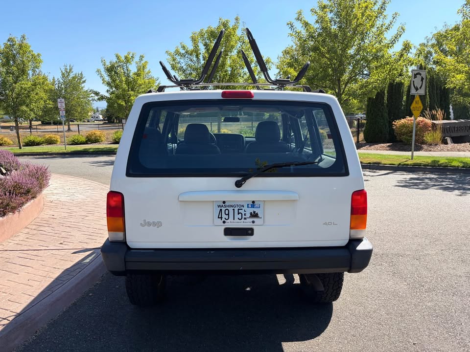 1999 Jeep Cherokee · Classic Sport Utility 4D in Enumclaw, WA (photo 5) — photo 5