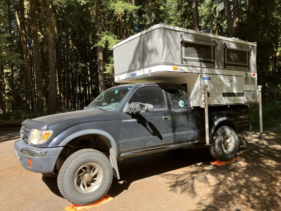 Four Wheel Pop Up Truck Camper (FWC)- Eagle in Port Townsend, WA (photo 2) — photo 2