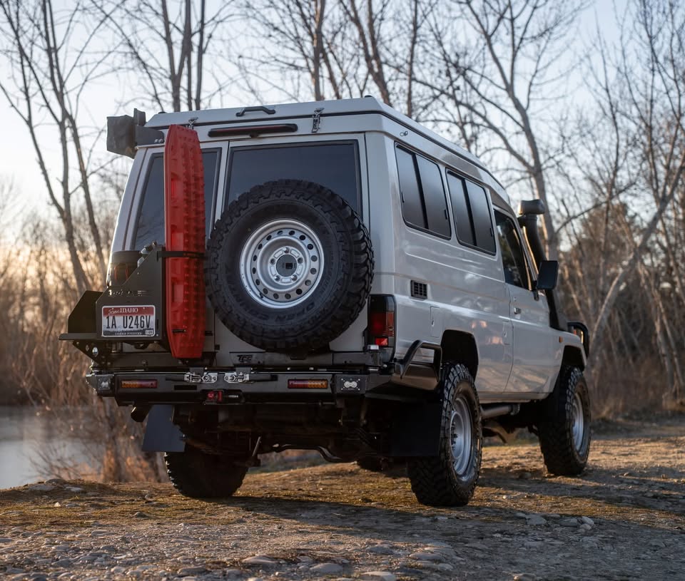 2000 Toyota land cruiser hzj78 troop carrier in Boise, ID (photo 4) — photo 4