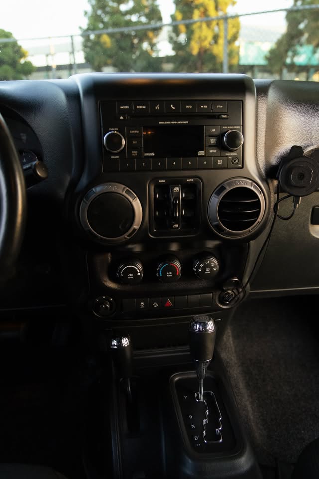 2015 Jeep Wrangler Unlimited Sport 4 Door in Long Beach, CA (photo 6) — photo 6