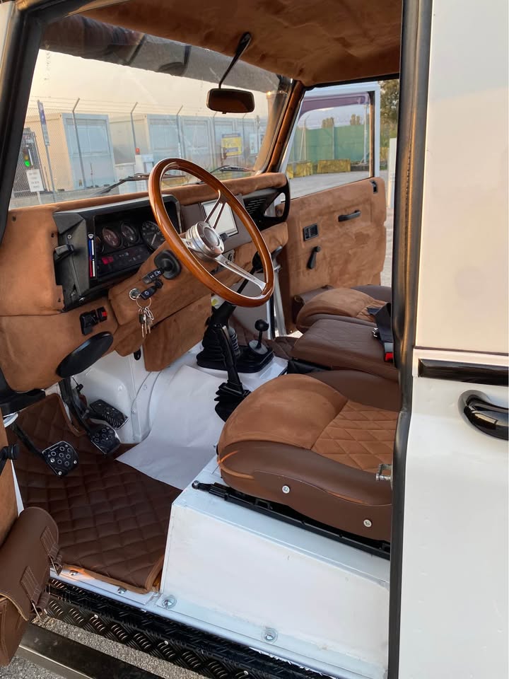 1998 Land Rover Defender 90 · Sport Utility 2D in Bonney Lake, WA (photo 6) — photo 6