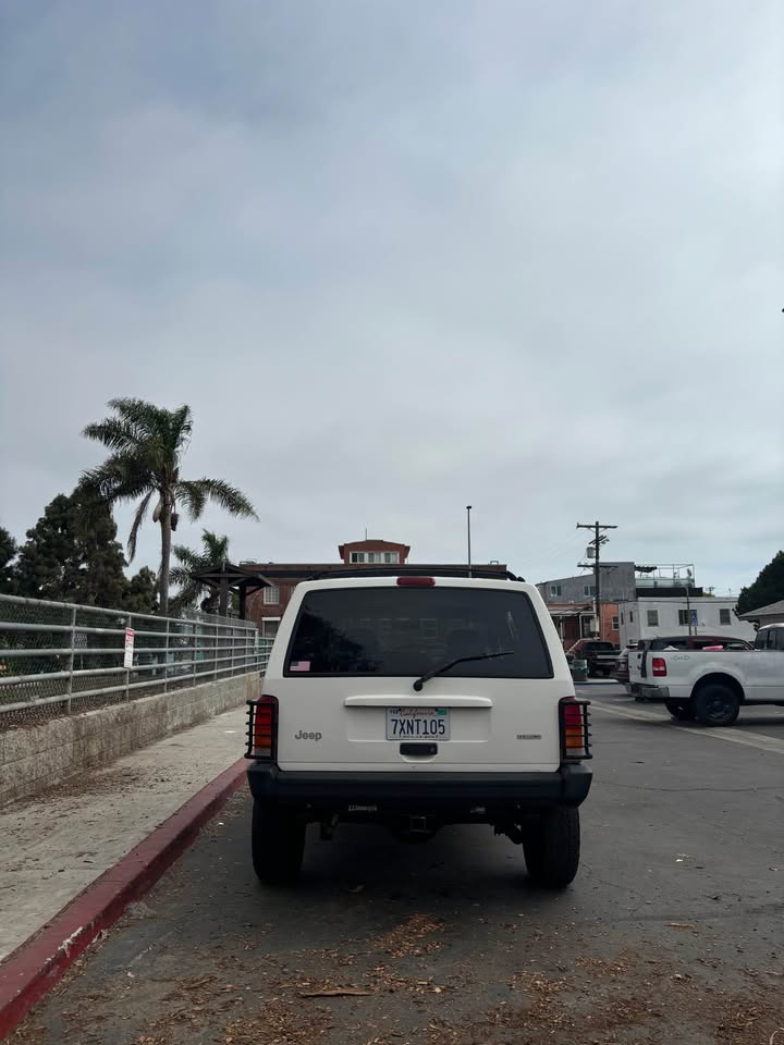 2000 Jeep Cherokee · Sport 4D in Venice, CA (photo 6) — photo 6