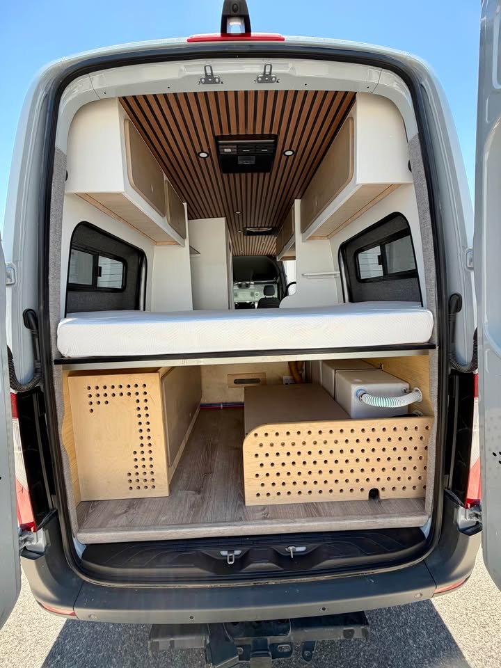 2023 Mercedes-Benz sprinter 2500 awd 170” wb in Portland, OR (photo 2) — photo 2