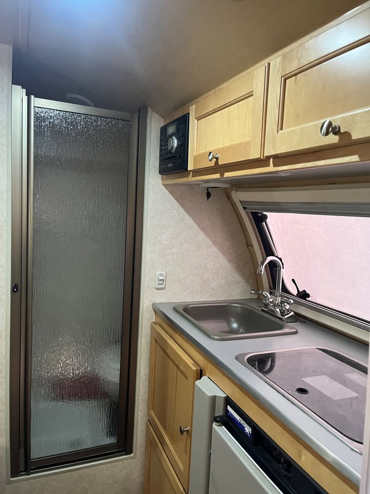 2014 T@b 320S - Pristine condition, solar, & Unused Plumbing in Denver, CO (photo 7) — photo 7