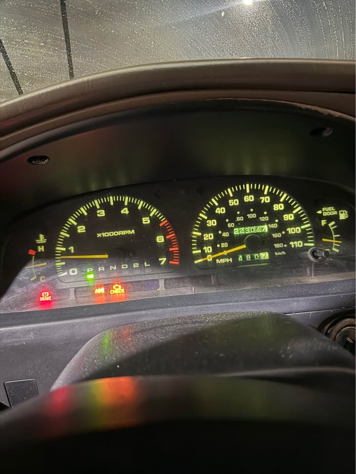 1998 Toyota 4Runner · TRD Off-Road Sport Utility 4D in Woodland Hills, CA (photo 7) — photo 7