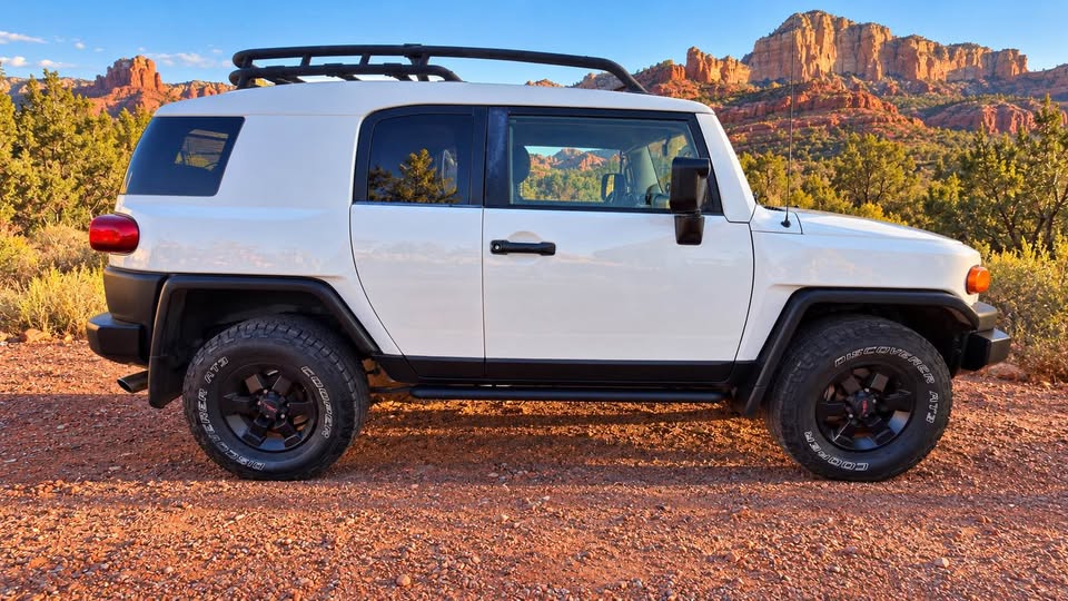 2008 Toyota FJ Cruiser · Sport Utility 2D in Scottsdale, AZ (photo 7) — photo 7