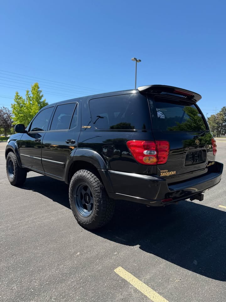 2001 Toyota Sequoia Limited Sport Utility 4D in Boise, ID (photo 2) — photo 2