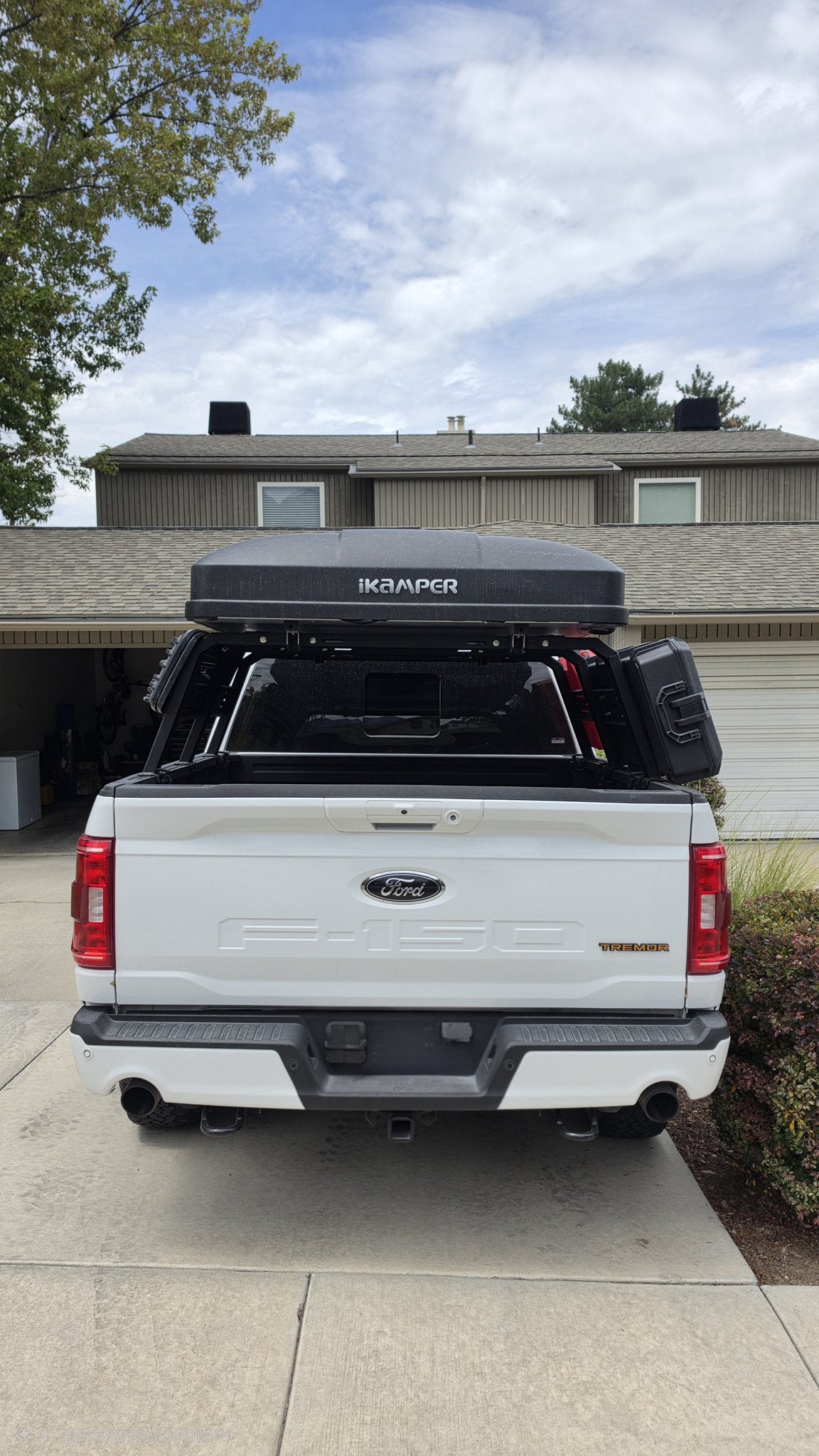 iKamper Skycamp Mini 3.0 rooftop tent mounted, rear view — photo 4