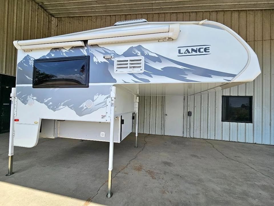 2021 LANCE 650 TRUCK CAMPER in Pearl, MS (photo 1) — photo 1