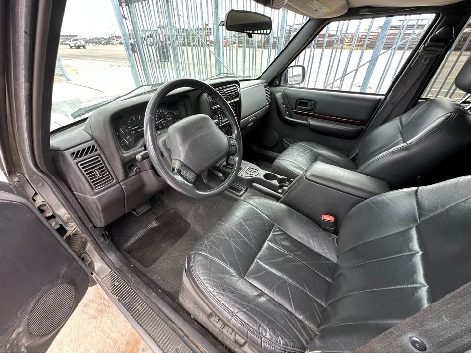2000 Jeep Cherokee · Limited Sport Utility 4D in Phoenix, AZ (photo 8) — photo 8