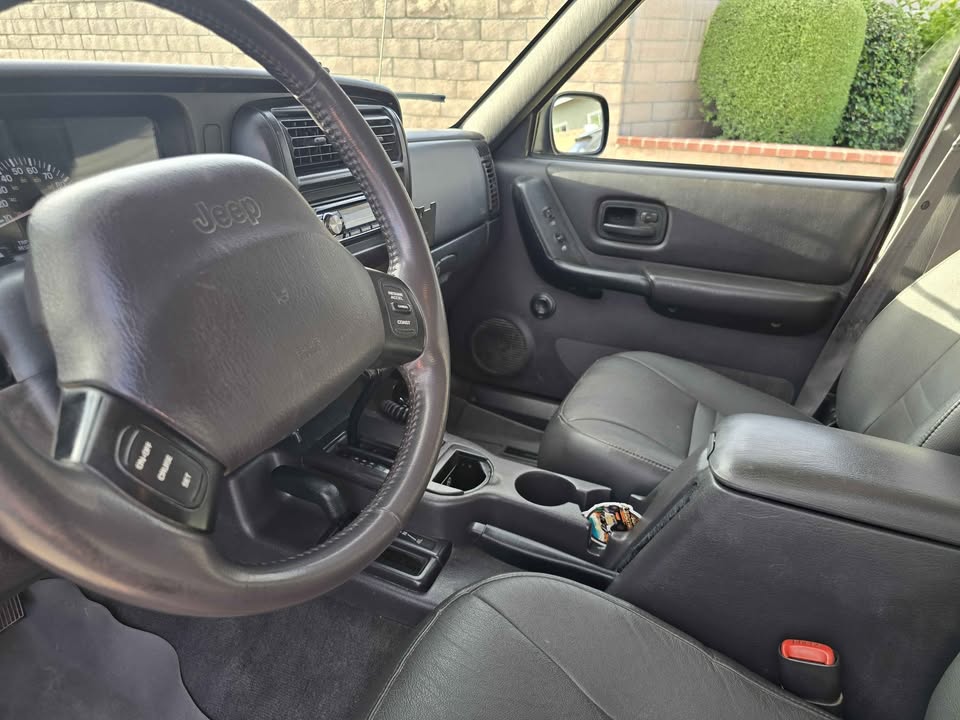 2000 Jeep Cherokee · Sport SUV 4D in Buena Park, CA (photo 8) — photo 8