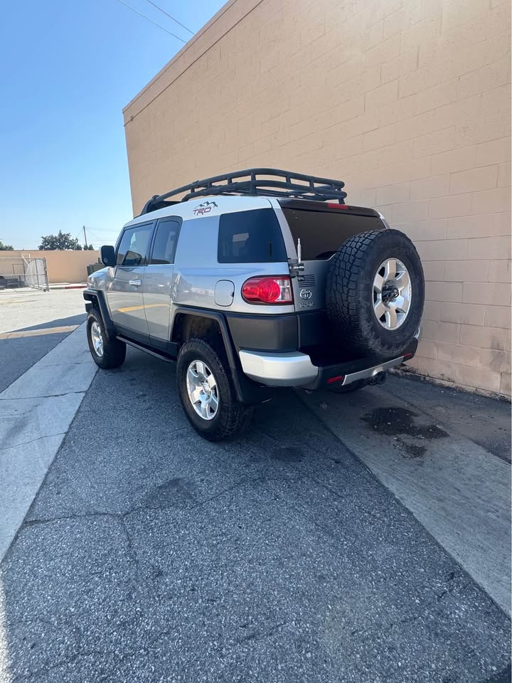 2010 Toyota FJ Cruiser · 4 Door wagon/Sport Utility in Bell Gardens, CA (photo 8) — photo 8