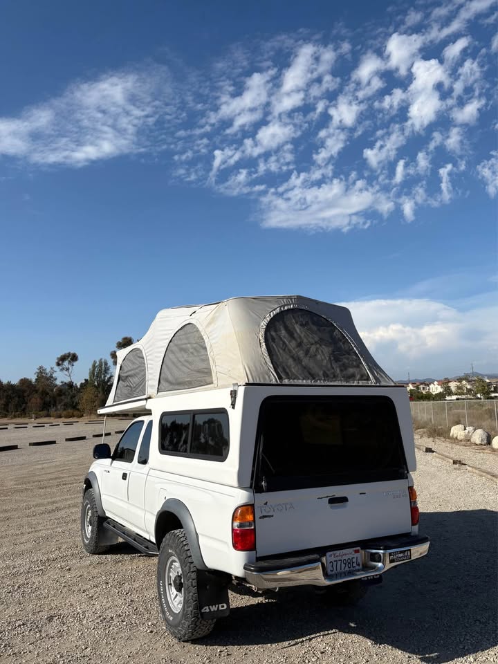 Flip-pac FRP Camper Shell Toyota Tacoma in Carlsbad, CA (photo 8) — photo 8