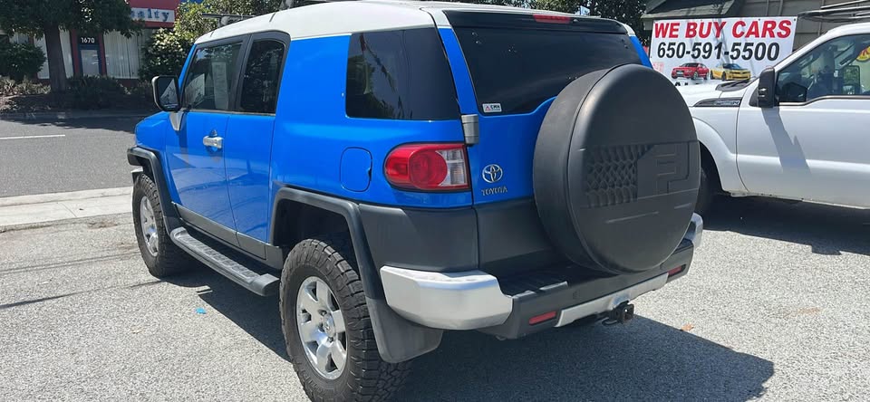 2007 Toyota FJ Cruiser · Sport Utility 2D in San Carlos, CA (photo 6)