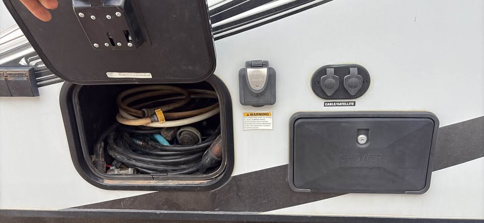 2019 Palomino Backpack Edition HS-750 Truck Camper in Mesa, AZ (photo 9) — photo 9