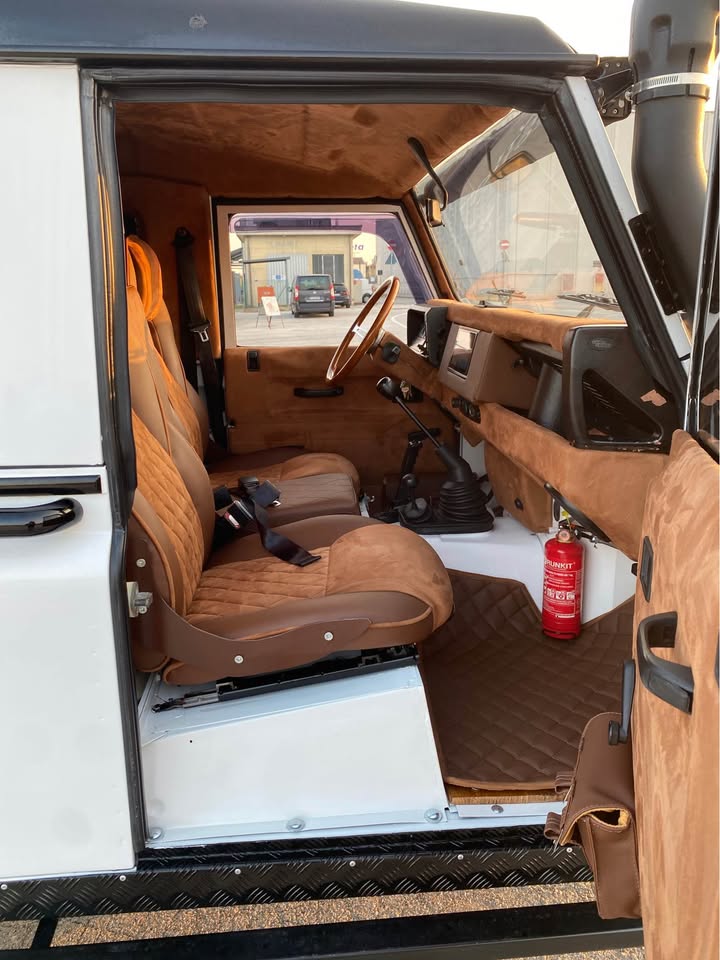 1998 Land Rover Defender 90 · Sport Utility 2D in Bonney Lake, WA (photo 9) — photo 9