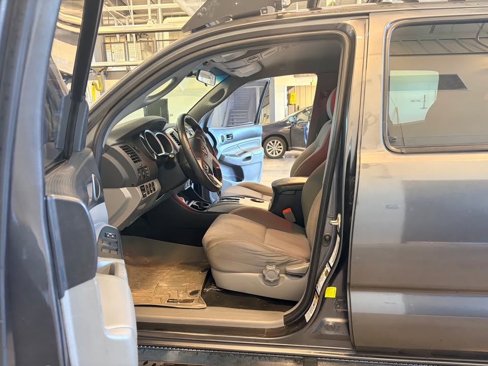 2015 Toyota Tacoma in Colorado Springs, CO (photo 9) — photo 9