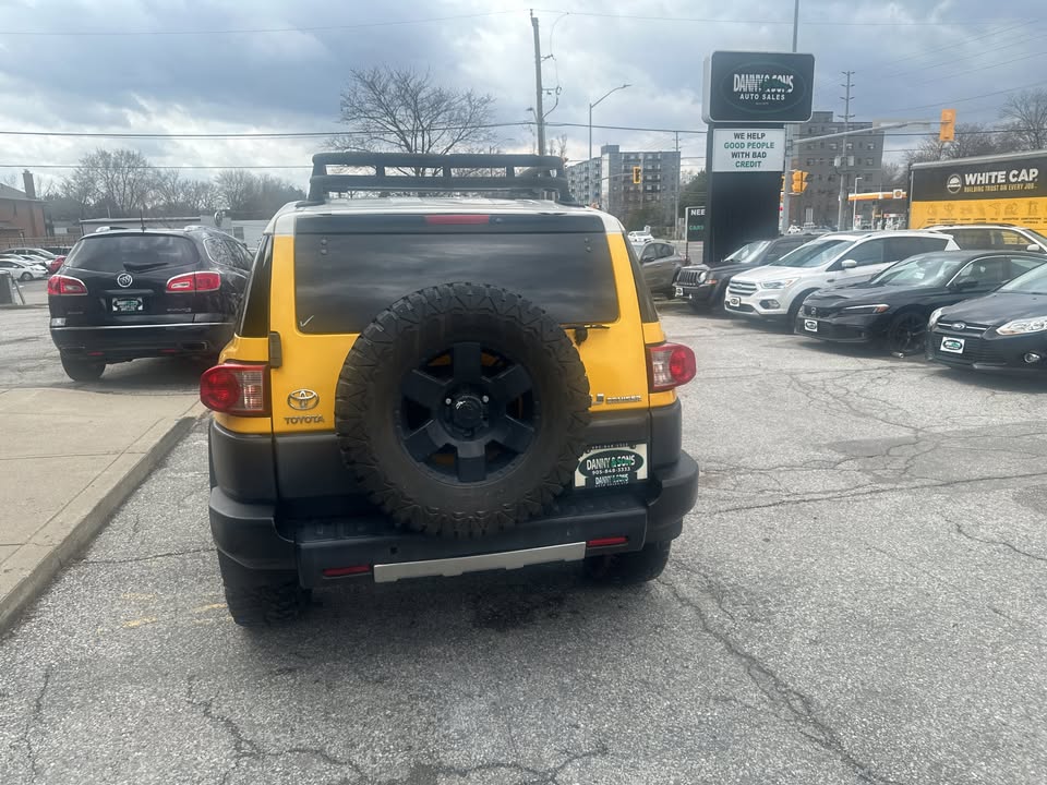 2007 Toyota FJ Cruiser 4WD in Mississauga, ON (photo 5)