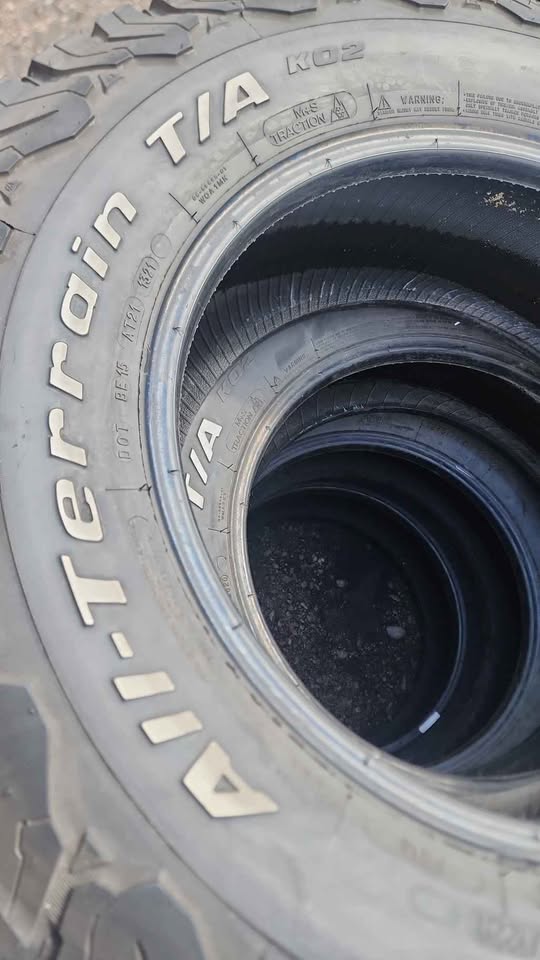 Ko2 bfgoodrich all terrain t/a lt 275/70/18 in Spokane, WA (photo 3)
