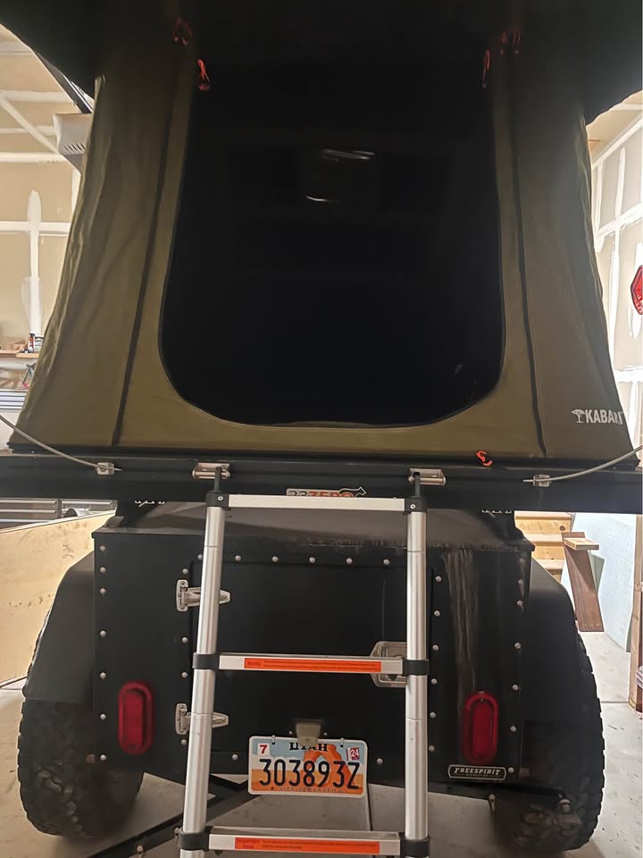 23ZERO Kabari Gen 1 Rooftop Tent (Hard-Shell Clamshell) – Excellent Condition + Crossbars & Sheets — photo 4