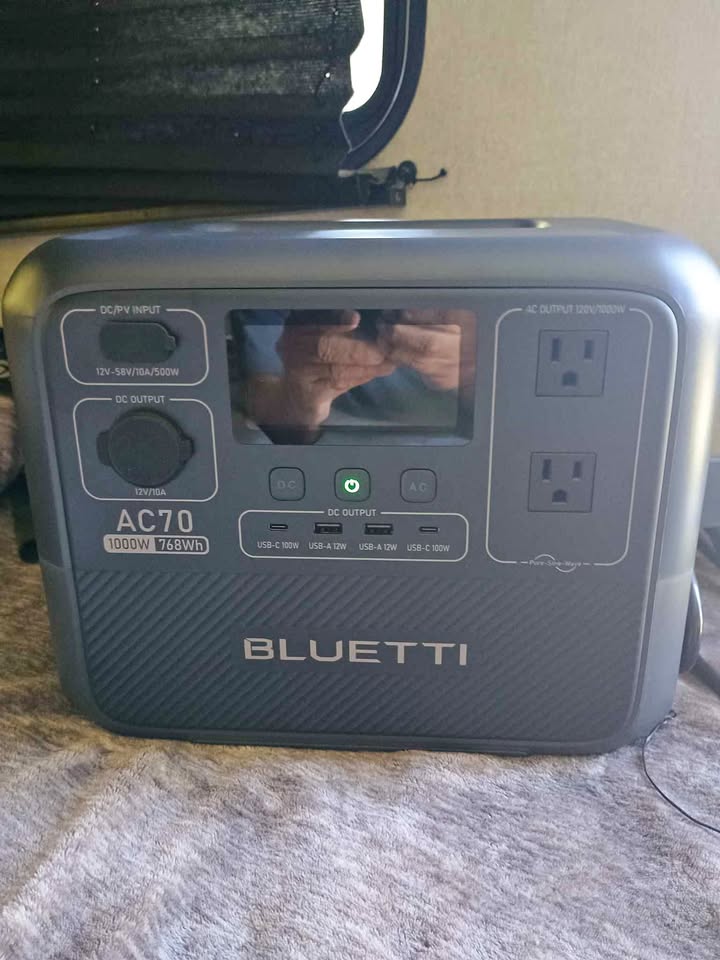 Portable power Bluetti new 1000 watts in Selma, CA (photo 1) — photo 1