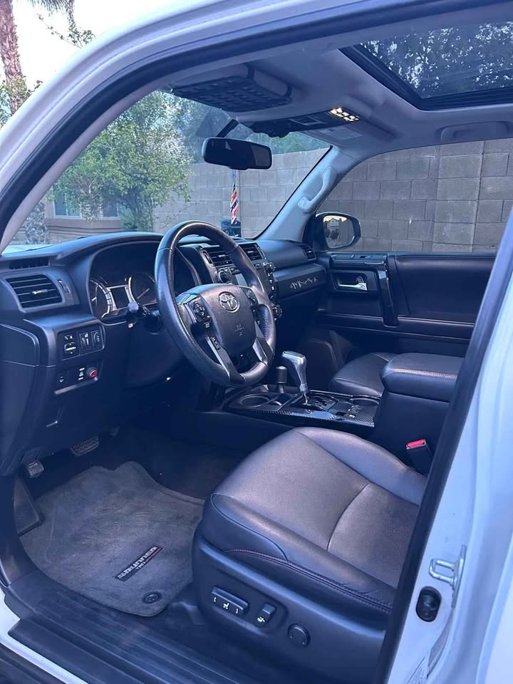 2017 Toyota 4Runner · TRD Off-Road Premium Sport Utility 4D in Phoenix, AZ (photo 4) — photo 4