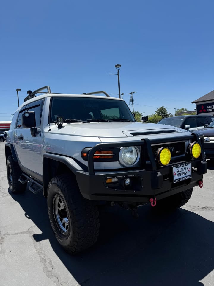 2008 Toyota FJ Cruiser — photo 2
