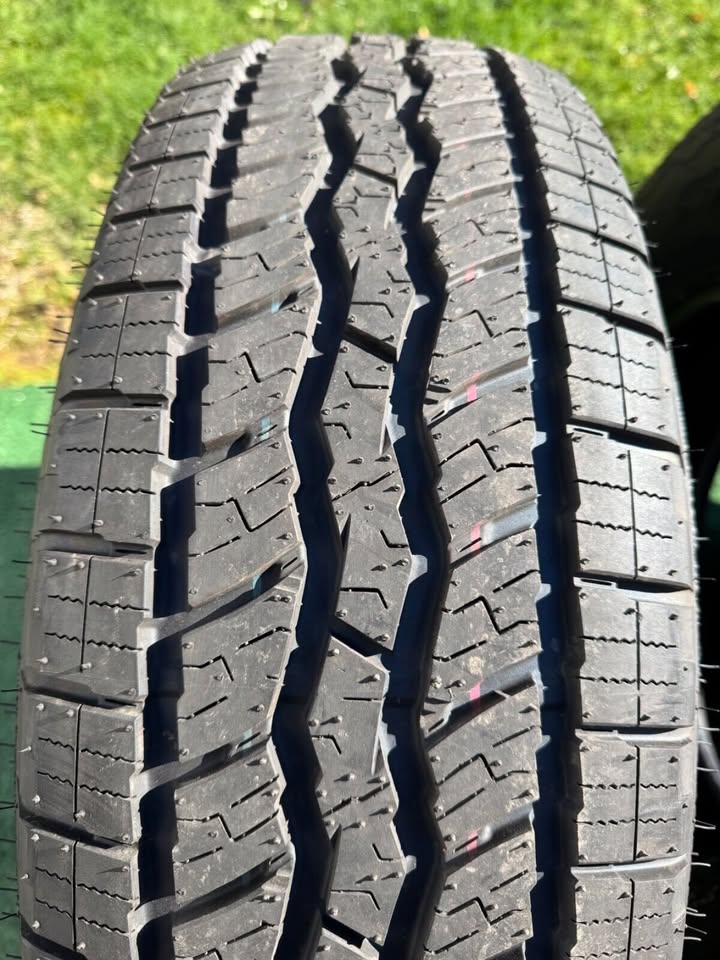 Falken WildPeak A/T3W A Tires 265/70r18 265/70/18 or 265-70-18 takeoffs in Portland, OR (photo 2) — photo 2