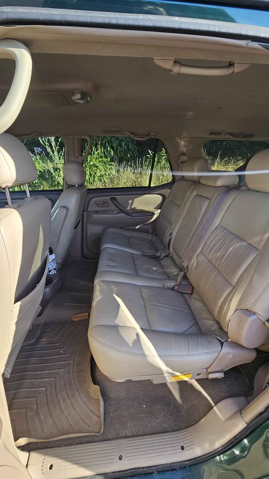 2001 Toyota Sequoia · SR5 Sport Utility 4D in Pacifica, CA (photo 10) — photo 10