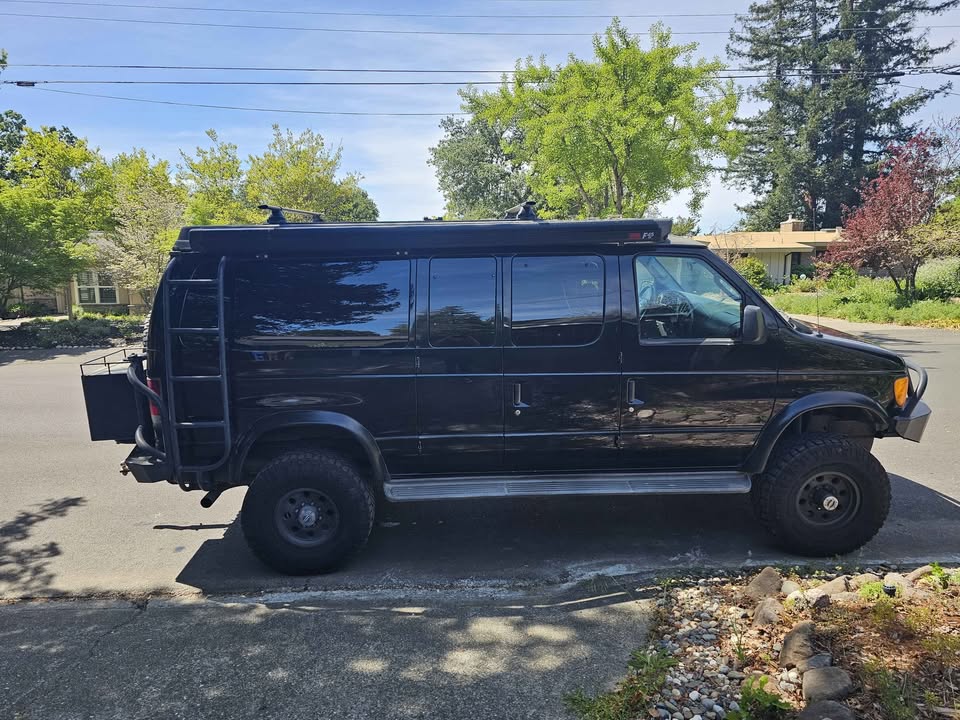2006 Ford E350 Super Duty Passenger · XLT Van 3D in Napa, CA (photo 4) — photo 4