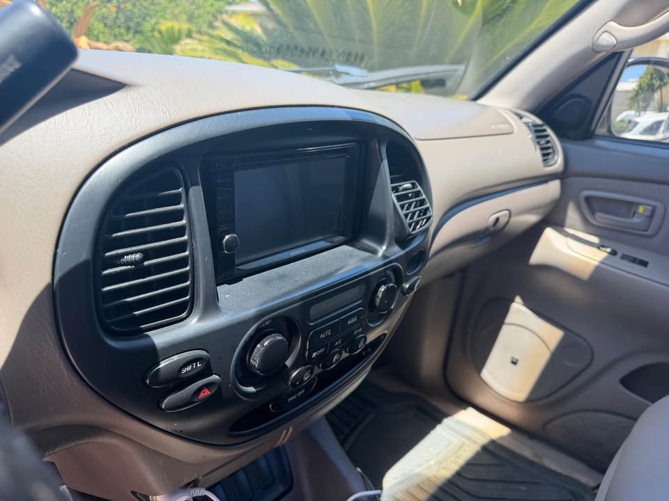 2006 Toyota Sequoia · SR5 Sport Utility 4D in Fresno, CA (photo 12) — photo 12