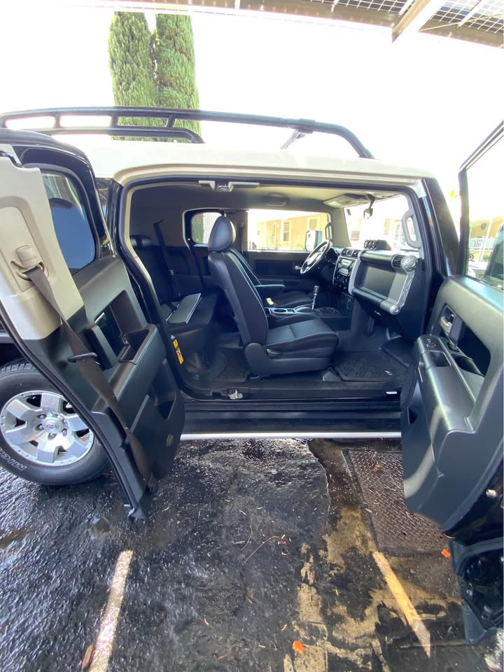 2007 Toyota FJ Cruiser · 2wD in Lakeside, CA (photo 4)