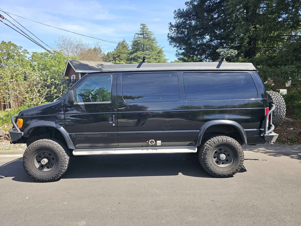 2006 Ford E350 Super Duty Passenger · XLT Van 3D in Napa, CA (photo 2) — photo 2