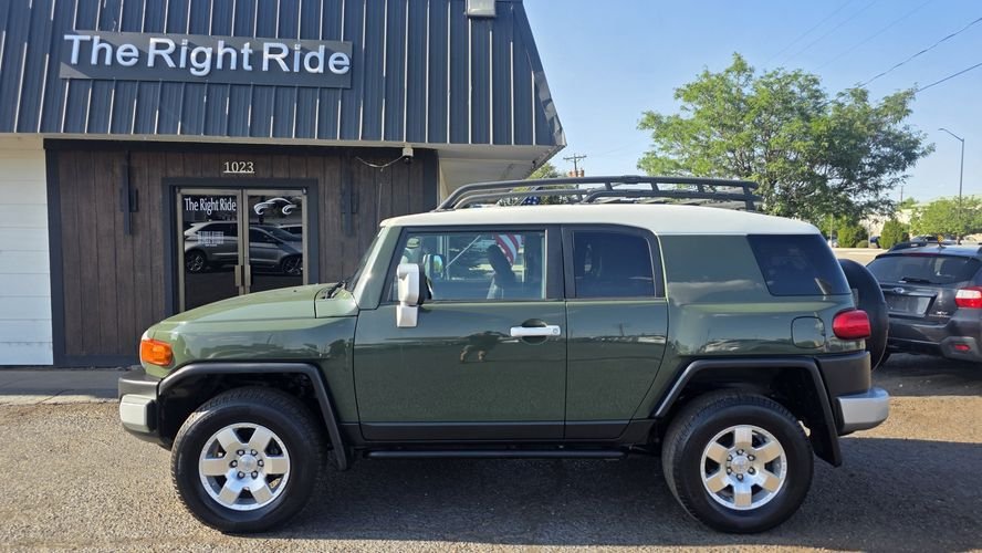 2010 Toyota FJ Cruiser in Johnstown, CO (photo 2)