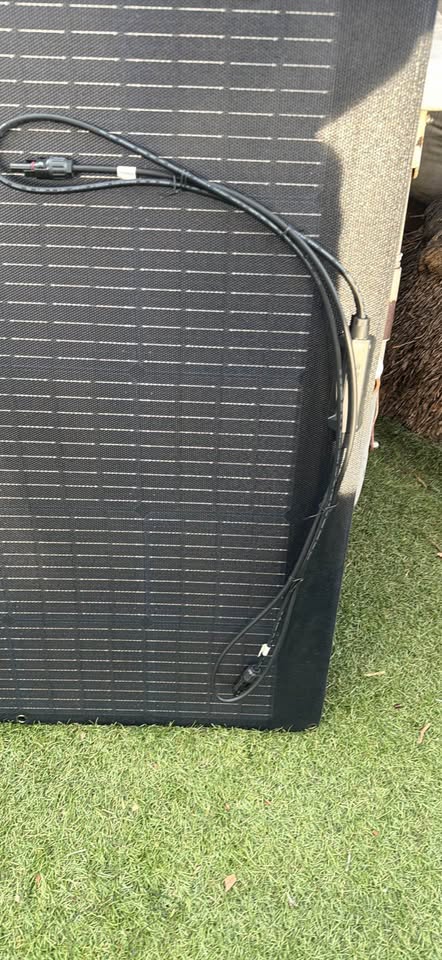 EcoFlow 400W Portable Solar Panel – Excellent Condition – Includes Case in San Marcos, CA (photo 3)