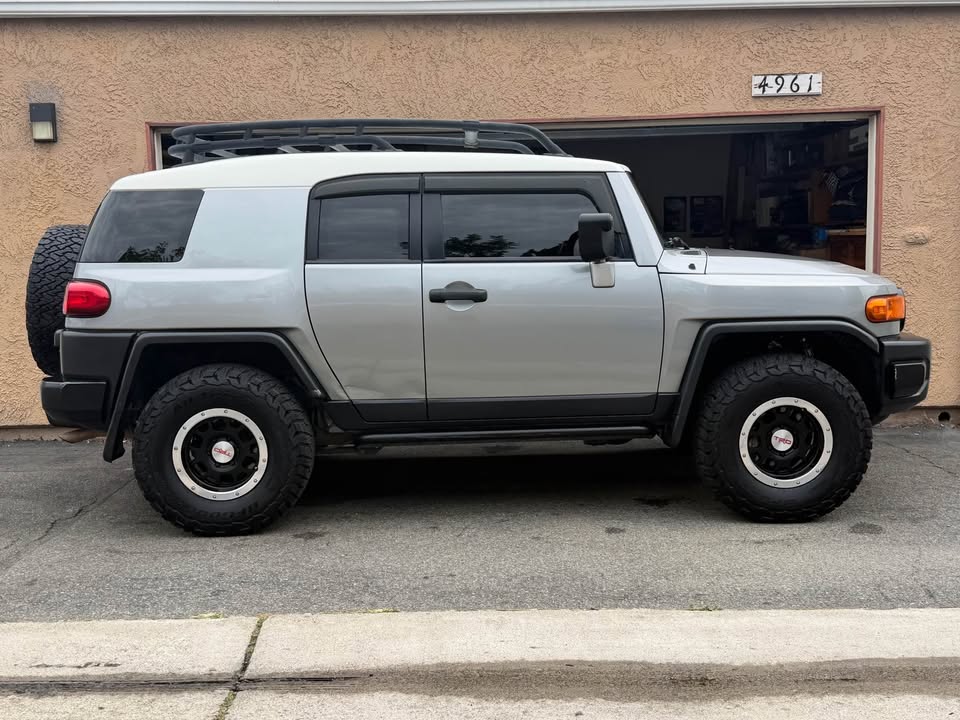 2011 Toyota FJ Cruiser · Sport Utility 2D in Huntington Beach, CA (photo 3)