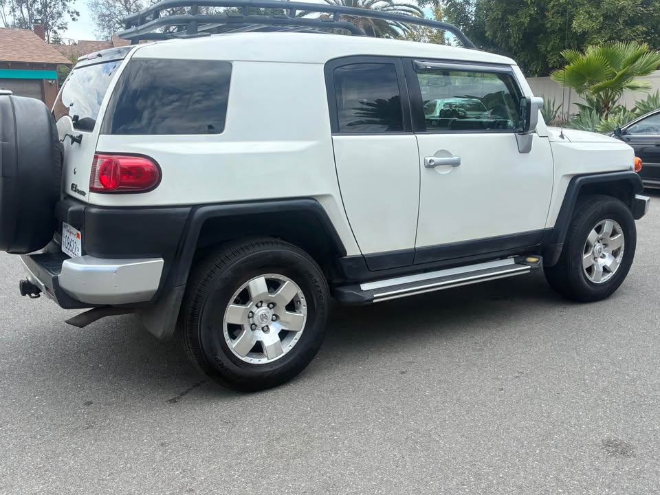 2010 Toyota FJ Cruiser · Sport Utility 2D in Escondido, CA (photo 8)