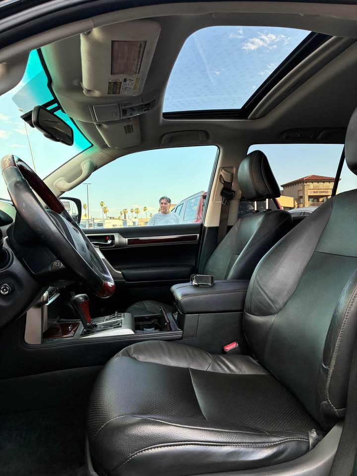 2011 Lexus GX · GX 460 Premium Sport Utility 4D in Mesa, AZ (photo 11) — photo 11