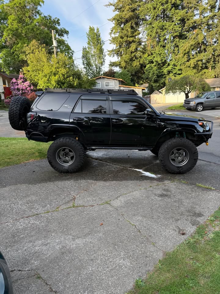 2017 Toyota 4Runner · TRD Off-Road Premium Sport Utility 4D in Bellevue, WA (photo 5)