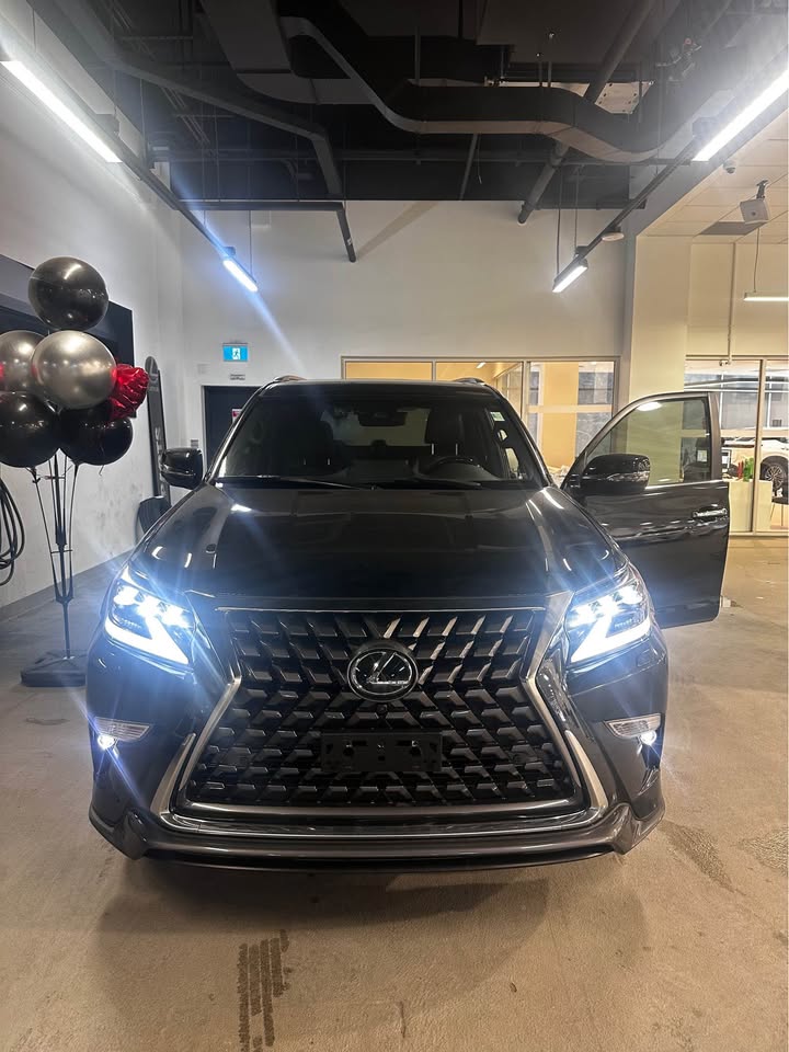 2023 Lexus GX in Toronto, ON (photo 2)