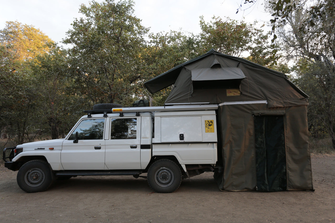 XKLUSIV Roof Top Tent — Equipt Expedition Outfitters (photo 9)