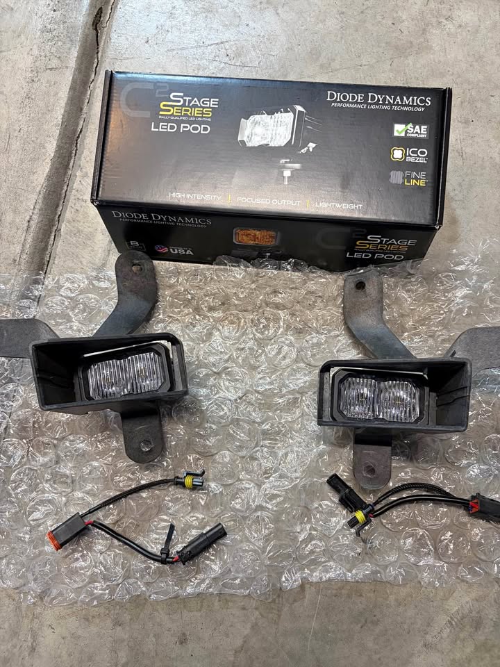 Diode dynamics fog lights w/brakets in Tulare, CA (photo 1) — photo 1