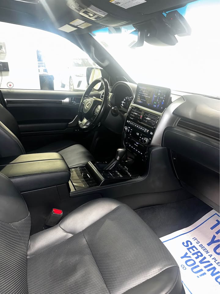 2023 Lexus GX in Toronto, ON (photo 10)
