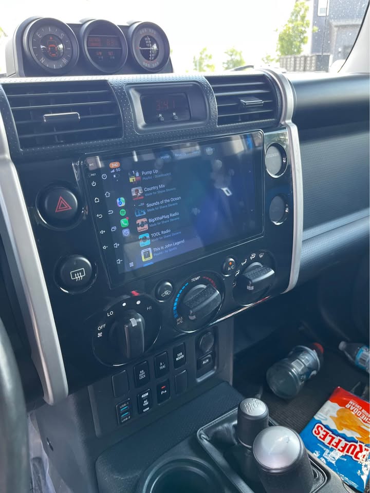 2007 Toyota FJ Cruiser · Sport Utility 2D in Aurora, CO (photo 10)