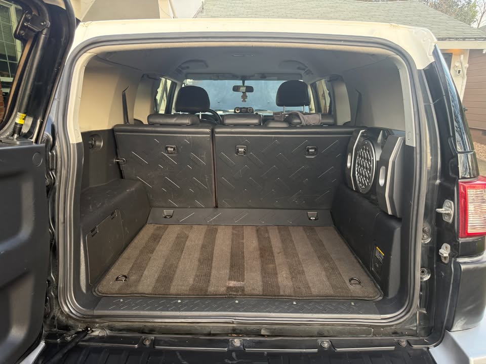 2008 Toyota FJ Cruiser · Sport Utility 2D in Concord, CA (photo 4)