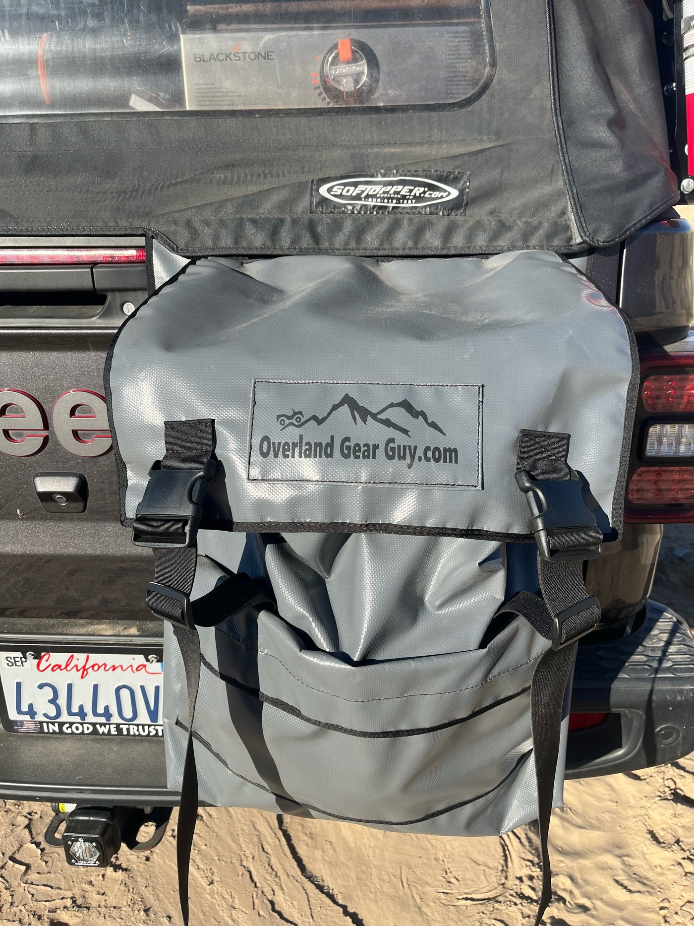 Tailgate Trash Bag Gladiator - Tacoma - Ram - Rivian -QuarterMaster — photo 8