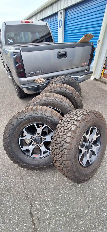 BF GOODRICH KO2 5 wheels and tires T285/70/R17 — photo 3